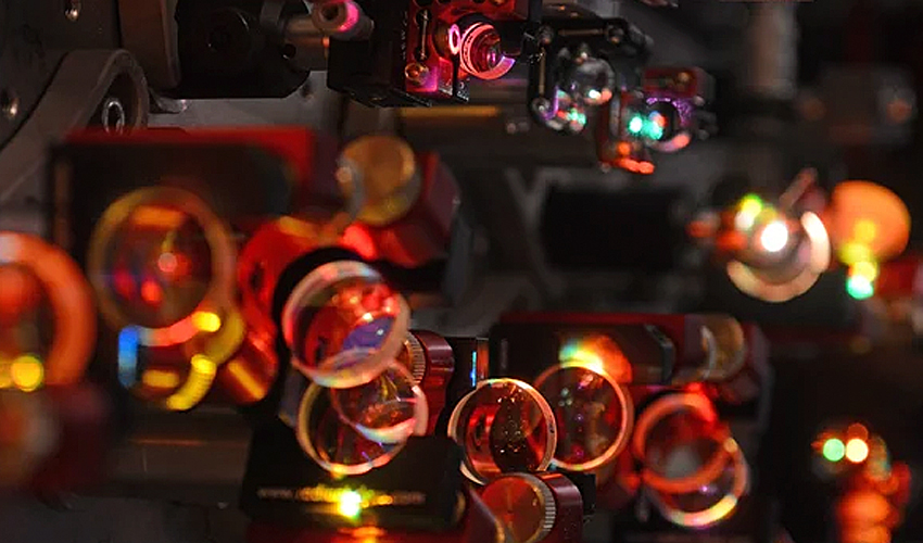 Лазер творит чудеса с квантовыми материалами