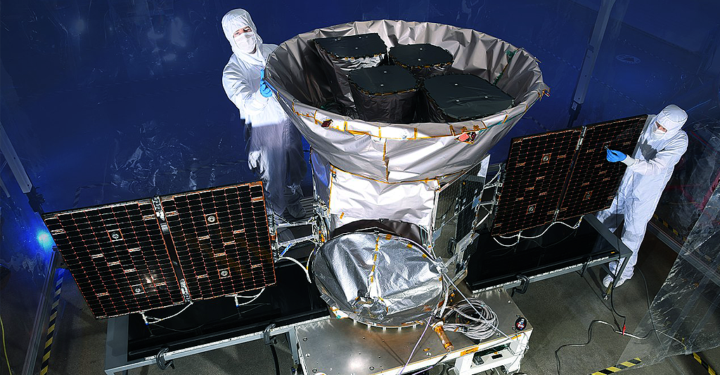Wikimedia.Commons // Подготовка космического аппарата TESS к запуску