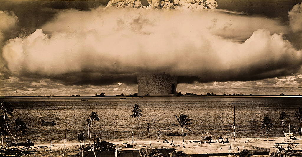 Wikipedia // В общей сложности на атоллах Бикини и Эниветок Соединённые Штаты произвели в период с 1946 по 1958 год 67 ядерных испытаний