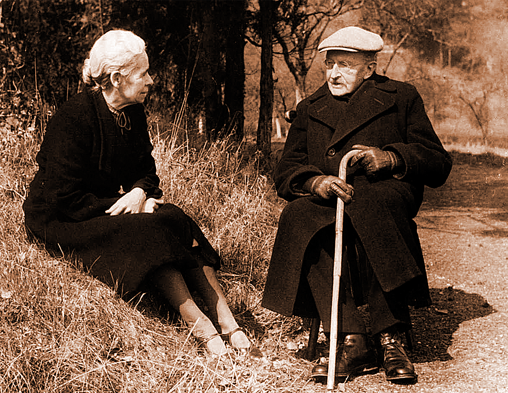 Pinterest.com // На закате жизни. Планк с женой Маргаритой фон Хёсслин. 1947 год