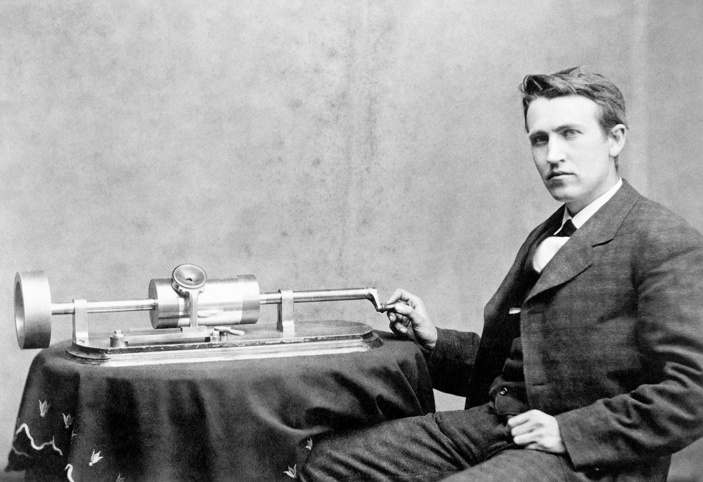 Фонограф стал изобретением, которое принесло Эдисону заслуженную всемирную славу: возможность воспроизведения потрясала всех