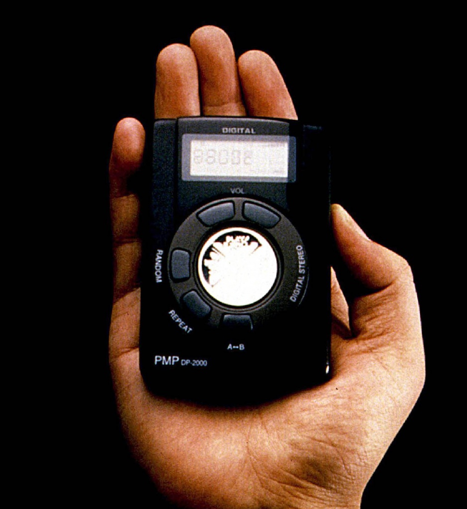 Портативный MP3-плеер Rio в 1998 году стоил около двухсот долларов