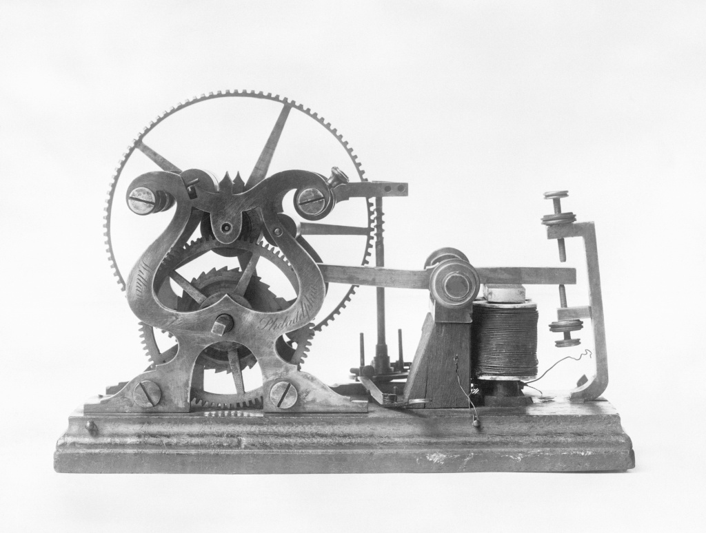 Телеграф Сэмюэля Морзе, который был использован для отправки первого телеграфного сообщения из Вашингтона в Балтимор 24 мая 1844 года