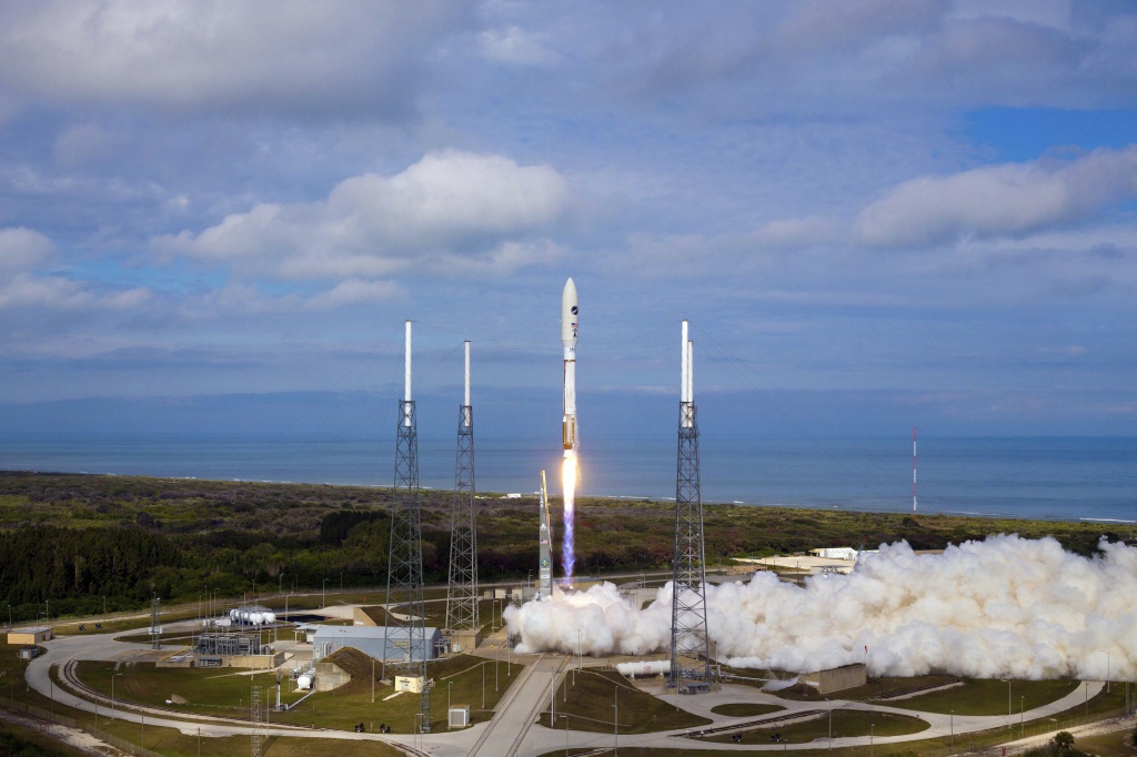 Запуск ракеты-носителя Atlas V с космическим аппаратом X37-B (OTV-3) на борту в декабре 2012 г.