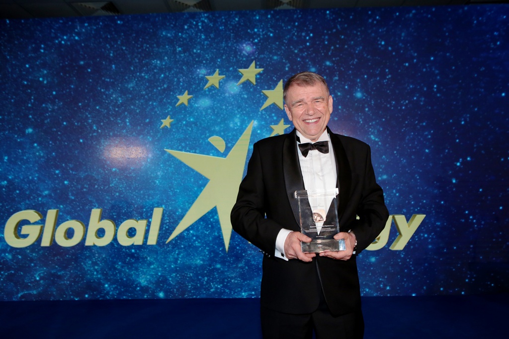 В прошлом году Валентин Пармон стал лауреатом премии «Глобальная энергия».