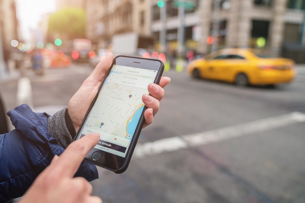 Благодаря роумингу после объединения «Яндекс. Такси» и Uber всем пользователям их мобильных приложений будут доступны машины обоих сервисов