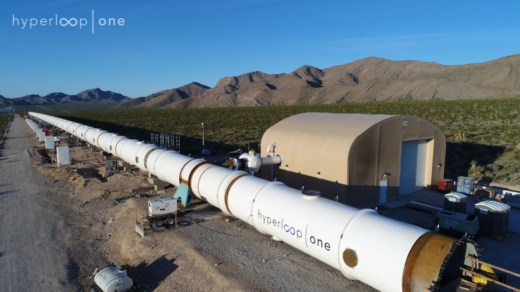 В общей сложности Hyperloop One собрала порядка 150 млн долларов и уже в мае прошлого года провела испытания двигательной установки системы Hyperloop на полигоне в Северном Лас-Вегасе