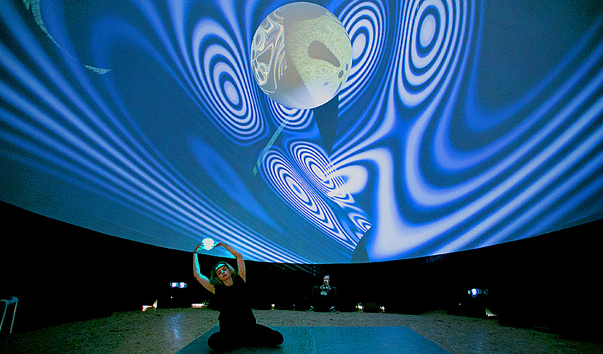 Синий-синий, презеленый красный шар