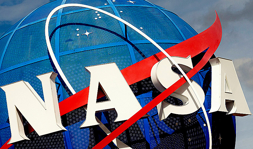 NASA прижимают к Земле